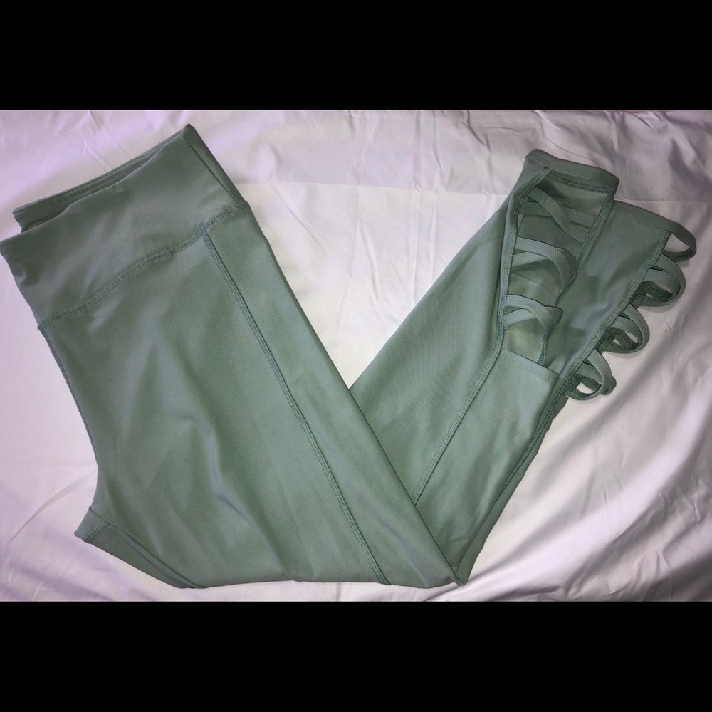 Vogo Cropped Leggings NWOT